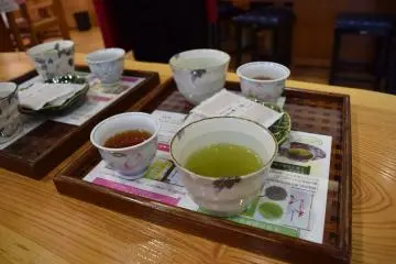 Samples of tea are offered so you can try before you buy (Photo: Kim B)