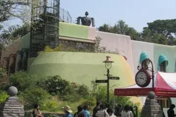 Another photo of the museum (Photo: <a href="https://commons.wikimedia.org/wiki/File:Ghibli-museum-mitaka.jpg" target="_blank" rel="noreferrer noopener nofollow">Michael Reeve</a> / <a href="https://creativecommons.org/licenses/by-sa/3.0/deed.en" target="_blank" rel="noreferrer noopener nofollow">CC BY-SA 3.0</a>)