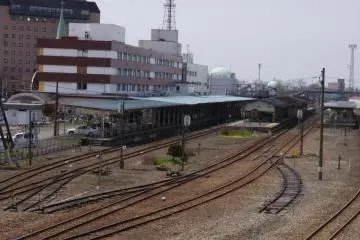 Arriving at the station on the Senmo Line