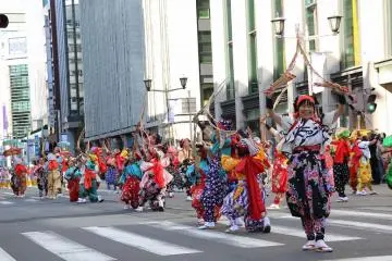 The normally formal business district becomes colorful and festive.  (Photo: Mitsui Fudosan)