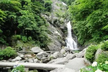 Mikaeri Waterfall