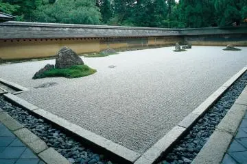 Ryoanji is a former villa with a peaceful lake to stroll by (Photo: Kyoto Tourism Council)