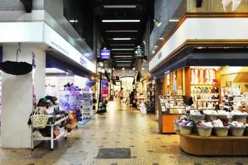 An alleyway of shops. They had a Claire's branch here too. (Photo: Michelle Madden)