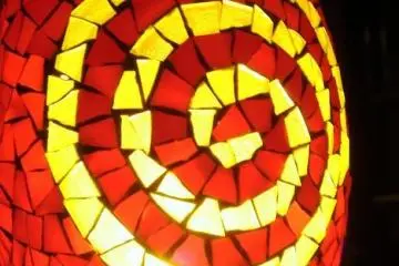Mosaic Lamps like this delight your senses here in Yokohama (Photo: <a href="http://www.flickr.com/photos/moonsoleil/511010977/" target="_blank" rel="noreferrer noopener nofollow">Conny Leigl</a>)