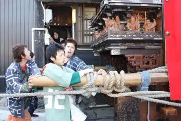 Locals take part in the once every 5 year festival! (Photo: Aichi Prefecture)
