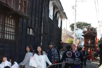 Young and old take part in the greatest of Japanese Dashi festivals. (Photo: Aichi Prefecture)