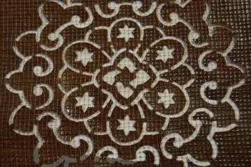 A stencil kata used for making a pattern on the plain fabric. The mesh over the stencil prevents damage to the design as rice glue is applied using a paddle and also ensures smooth contact of the paddle with the stencil surface. (Photo: Saras Shanti)