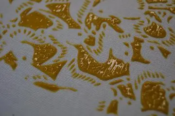 Rice glue pattern that still contains&nbsp;bubbles (Photo: Saras Shanti)