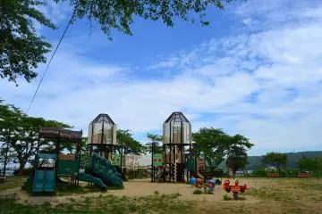 Big playground for visitors of&nbsp;all ages. (Photo: Mifthanzi Ariana Sarashanti)