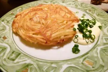 Potato and white fish fritte (Photo: <a href="http://www.gethiroshima.com" target="_blank" rel="noreferrer noopener nofollow">GetHiroshima.com</a>)