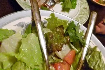 Green salad and smoked Saba fish (Photo: <a href="http://www.gethiroshima.com" target="_blank" rel="noreferrer noopener nofollow">GetHiroshima.com</a>)