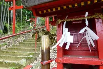 The steps along the trail lead up into the mountain, taking you past shrines of all different sizes