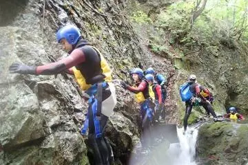 Scaling the side of the canyon can be tricky. (Photo: Canyons Japan)