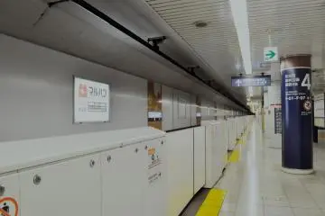 Kanamecho's platform edge doors