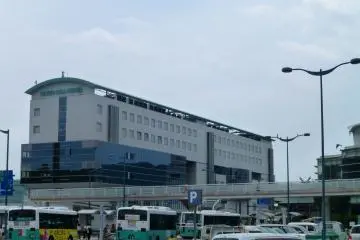 The Green Hill Hotel, just in front of the station