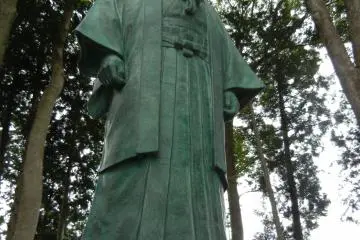 Statue of Ueshiba Morihei at Aiki Shrine (Photo: Michael Kobow)