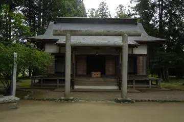 The venerable Aiki Shrine and its protective woods (Photo: Michael Kobow)