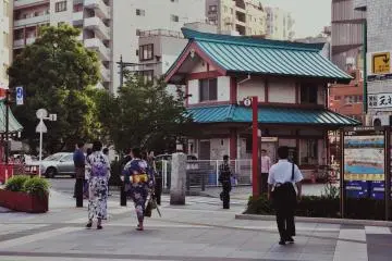 The promenade is located about 50 meters away from the Asakusa Station. In front of it, there is an information stand.