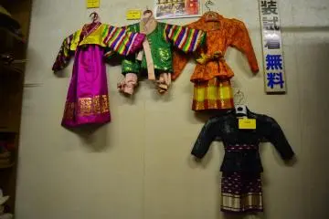 Traditional costumes of Korea and Indonesia. (Photo: Mifthanzi Ariana Sarashanti)