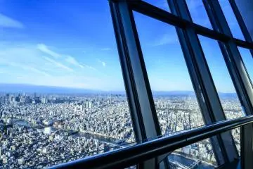 You can even see the curvature of the Horizon from the viewing deck . (Photo: © Tokyo Skytree)