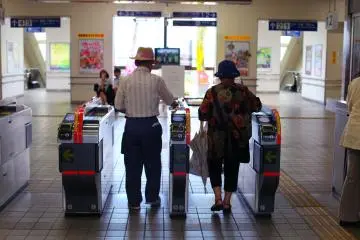 JR Akama Station