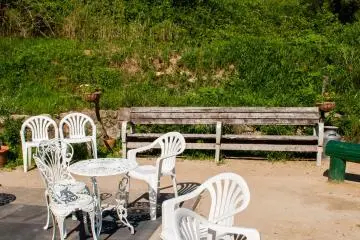 There's a mediterranean courtyard to sit and eat your ice cream with sunny and shaded seating spots.