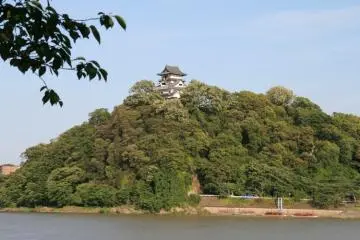 Inuyama Castle over the Kiso River (Photo: PPF)