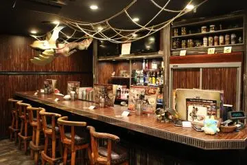 Bar counter and authentic tavern interior (Photo: Tom Roseveare)