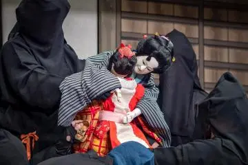 Emotion from a bunraku performance (Photo: <a href="https://commons.wikimedia.org/wiki/File:Awa_Jurobe_Yashiki_(46044265632).jpg" target="_blank" rel="noreferrer noopener nofollow">Dunphasizer from United Kingdom / CC BY-SA 2.0</a>)