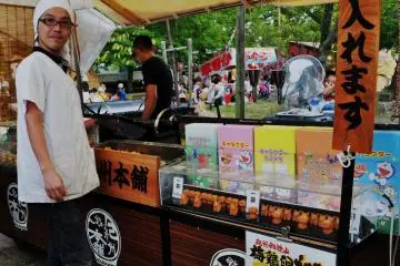 Another popular stall was this one, with cartoon-shaped cookies. The cookies smelled delicious.