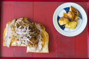 Photo: <a href="http://micasadecoandcafe.com/%E7%A5%9E%E5%AE%AE%E5%89%8Dgallery.html" target="_blank" rel="noreferrer noopener nofollow">Micasadeco Cafe</a>
