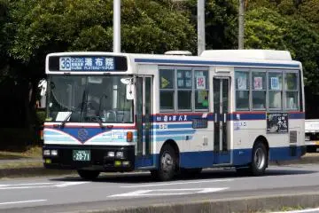 One of the many buses in Beppu (Photo: <a href="https://commons.m.wikimedia.org/wiki/File:Kamenoi_Bus_-_Oita_22_ka_2071.JPG" target="_blank" rel="noreferrer noopener nofollow">JKT-c</a> / <a href="https://creativecommons.org/licenses/by/3.0/" target="_blank" rel="noreferrer noopener nofollow">CC BY 3.0</a>)