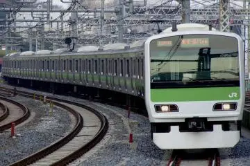 Ride the trains like a pro. (Photo:  Train of Yamanote Line (series 231) – <a href="https://en.wikipedia.org/wiki/File:JRE-E231-500-for-JRyamanote-line.jpg" target="_blank" rel="noreferrer noopener nofollow">LERK</a> / <a href="https://creativecommons.org/licenses/by/2.5/deed.en" target="_blank" rel="noreferrer noopener nofollow">CC BY 2.5</a>)