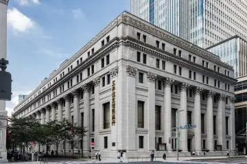 The impressively regal Mitsui Main Building (Photo: <a href="https://commons.wikimedia.org/wiki/File:Mitsui_Main_Building.jpg" target="_blank" rel="noreferrer noopener nofollow">Kakidai</a> / <a href="https://creativecommons.org/licenses/by-sa/4.0/deed.en" target="_blank" rel="noreferrer noopener nofollow">CC BY-SA 4.0</a>)