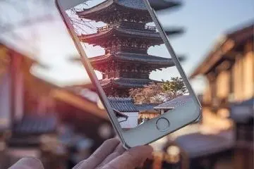 Photo: <a href="https://pixabay.com/photos/phone-iphone-temple-japan-tokyo-3532537/" target="_blank" rel="noreferrer noopener nofollow">NicolasWauters</a> / <a href="https://pixabay.com/service/license/" target="_blank" rel="noreferrer noopener nofollow">Pixabay</a>
