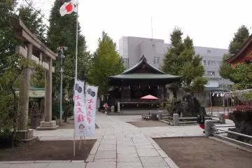 The shichi-go-san ceremony being celebrated at the shrine (Photo: <a href="https://www.flickr.com/photos/22539273@N00/10354354386" target="_blank" rel="noreferrer noopener nofollow">Guilhem Vellut</a> / <a href="https://creativecommons.org/licenses/by/2.0/" target="_blank" rel="noreferrer noopener nofollow">CC BY 2.0</a>)