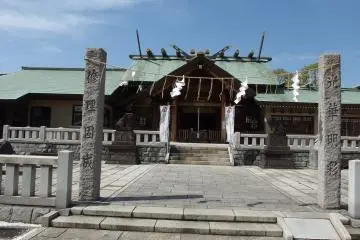 Ishihama Shrine (Photo: <a href="https://www.flickr.com/photos/o_0/13824766764/" target="_blank" rel="noreferrer noopener nofollow">Guilhem Vellut</a> / <a href="https://creativecommons.org/licenses/by/2.0/" target="_blank" rel="noreferrer noopener nofollow">CC BY 2.0</a>)