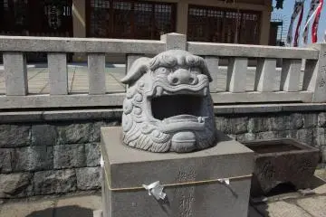 A fiery komainu statue (Photo: <a href="https://www.flickr.com/photos/o_0/13824419815/in/album-72157643901411683/" target="_blank" rel="noreferrer noopener nofollow">Guilhem Vellut</a> / <a href="https://creativecommons.org/licenses/by/2.0/" target="_blank" rel="noreferrer noopener nofollow">CC BY 2.0</a>)