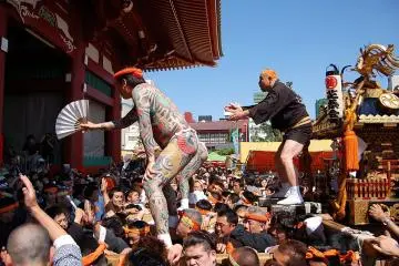 Sanja Matsuri in Asakusa, Tokyo (Photo: <a href="https://www.flickr.com/photos/leonardouehara/507987039/" target="_blank" rel="noreferrer noopener nofollow">Leo U</a> / <a href="https://creativecommons.org/licenses/by-nc/2.0/" target="_blank" rel="noreferrer noopener nofollow">CC BY-NC 2.0</a>)