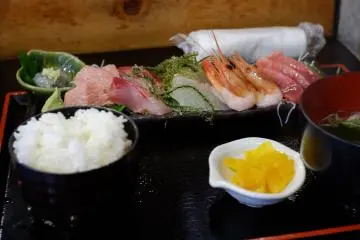 Fresh sashimi from the market (Photo: <a href="https://www.flickr.com/photos/geminigst/30911404941/in/photostream/" target="_blank" rel="noreferrer noopener nofollow">SAGA Gem</a> / <a href="https://creativecommons.org/licenses/by/2.0/" target="_blank" rel="noreferrer noopener nofollow">CC BY 2.0</a>)