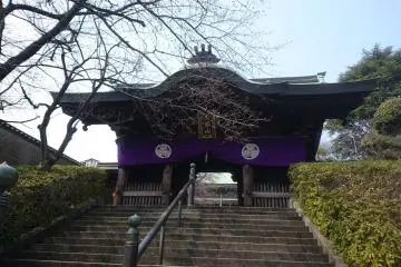 The sanmon gate at the temple (Photo: <a href="https://commons.wikimedia.org/wiki/File:Jyorenji_sanmon.jpg" target="_blank" rel="noreferrer noopener nofollow">李桃桃内 / CC BY-SA 4.0</a>)