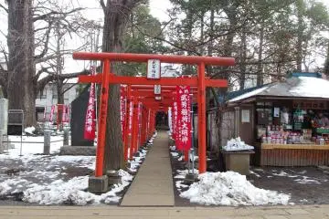 Red torii gate are always picturesque (Photo: <a href="https://www.flickr.com/photos/o_0/12431799233/in/photostream/" target="_blank" rel="noreferrer noopener nofollow">Guilhem Vellut</a> / <a href="https://creativecommons.org/licenses/by/2.0/" target="_blank" rel="noreferrer noopener nofollow">CC BY 2.0</a>)
