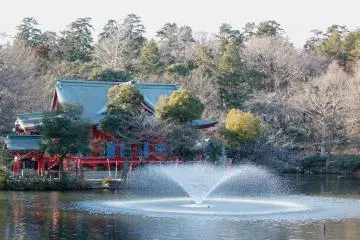 Benzaiten Pond at Inokashira Park, Mitaka City (Photo: <a href="https://commons.wikimedia.org/wiki/File:Benzaiten_Inokashira_Park.JPG" target="_blank" rel="noreferrer noopener nofollow">Kakidai</a> / <a href="https://creativecommons.org/licenses/by-sa/3.0/deed.en" target="_blank" rel="noreferrer noopener nofollow">CC BY-SA 3.0</a>)