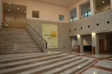 Museum of Graphic Arts, Machida City (Photo: <a href="https://commons.wikimedia.org/wiki/File:Machida_City_Museum_of_Graphic_Arts_2013-09A.JPG" target="_blank" rel="noreferrer noopener nofollow">At by At</a> / <a href="https://creativecommons.org/licenses/by-sa/3.0/deed.en" target="_blank" rel="noreferrer noopener nofollow">CC BY-SA 3.0</a>)