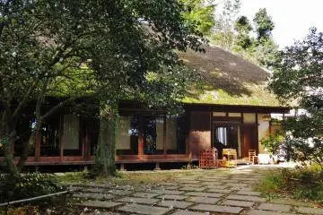Buasio Home, Machida City (Photo: <a href="https://commons.wikimedia.org/wiki/File:Buaiso_museum.jpg" target="_blank" rel="noreferrer noopener nofollow">photo: Qurren (talk)</a> / <a href="https://creativecommons.org/licenses/by-sa/3.0/deed.en" target="_blank" rel="noreferrer noopener nofollow">CC BY-SA 3.0</a>)
