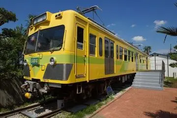 A vintage Nagareyama Railway carriage  (Photo: <a href="https://commons.m.wikimedia.org/wiki/File:Ryutetsu_2000_KuMoHa_2006_Showa-no-Mori_Museum_20160610.jpg#mw-jump-to-license" target="_blank" rel="noreferrer noopener nofollow">DAJF</a> / <a href="https://creativecommons.org/licenses/by-sa/4.0/deed.en" target="_blank" rel="noreferrer noopener nofollow">CC BY-SA 4.0</a>)
