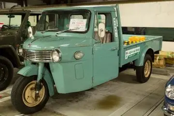 A Daihatsu three wheeled vehicle (Photo: <a href="https://www.flickr.com/photos/masa_aha/21309018364/in/photolist-yt1hLm-zqTM5k-BX8v6V-Cm1T8T-CJYfwW-Cm1RDF-cAXEtN-z8w5wZ-zqTKSk-4zmDY6-4zqUCS-CMdRLx-CSdoRq-BX1dfL-BX8rgR-Csp5RU-yAxK9x-CSdo8b-BX8qbV-cAYh99-spTkkY-CJYhvW-CUw8WM-4zqUAu-BX8tQD-CSdmiE-rvn7mp-cAY59N-BX8rp6-4zqUvU-cAXjjb-cAXw9G-x6UkJx-aDtSUz-xHaAU8-cxbfhL-6usfkU-dWsusQ-cjBidG-aDtSCP-aDxJQA-aiKvZp-c1wcWE-9Y16zu-BvUFtR-C37PEd-9Zqwkz-fwAHs4-ei8dR1-ttLuhh" target="_blank" rel="noreferrer noopener nofollow">sprmrbrs41</a> / <a href="https://creativecommons.org/licenses/by-nc-nd/2.0/" target="_blank" rel="noreferrer noopener nofollow">CC BY-NC-ND 2.0</a>)