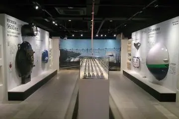 Some of the indoor displays (Photo: <a href="https://upload.wikimedia.org/wikipedia/commons/thumb/f/f1/Niigata-City_Niitsu_Railway_Museum_Kannai.jpg/1024px-Niigata-City_Niitsu_Railway_Museum_Kannai.jpg" target="_blank" rel="noreferrer noopener nofollow">Wikimedia Commons</a>)