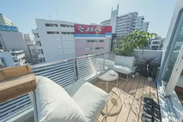 The third floor balcony (Photo: illi Shimokitazawa)