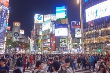 Shibuya Crossing (Photo: <a href="https://commons.wikimedia.org/wiki/File:Shibuya_Crossing,_May_2017_3.jpg" target="_blank" rel="noreferrer noopener nofollow">Celuici</a> / <a href="https://creativecommons.org/licenses/by-sa/3.0/deed.en" target="_blank" rel="noreferrer noopener nofollow">CC BY-SA 3.0</a>)